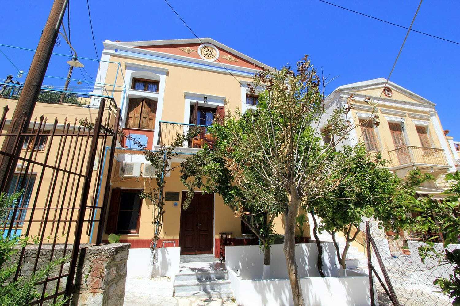 Symi Center Hotel ภายนอก รูปภาพ
